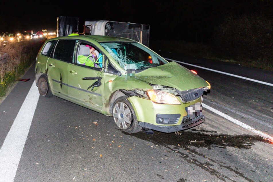 Der demolierte Ford an der Unfallstelle bei Ohorn.