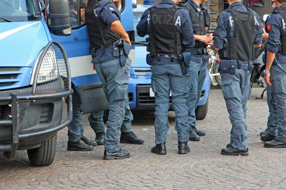 Den italienischen Einsatzkräften der verhafteten insgesamt 68 mutmaßliche Angehörige der Mafia.