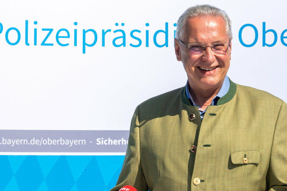 Bayerns Innenminister: Leistungen für Asylbewerber überprüfen