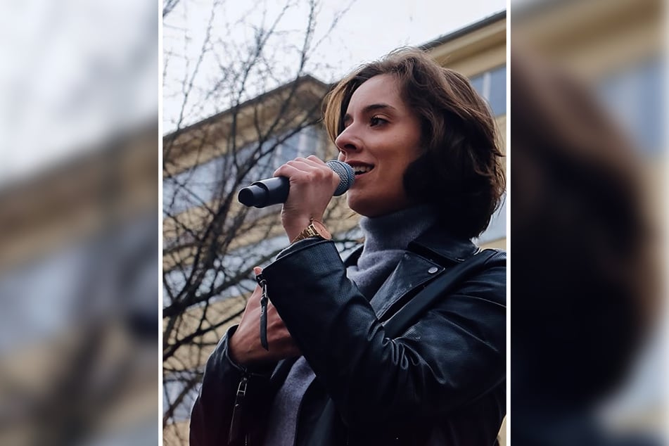 Auf Kundgebungen und Demonstrationen spricht sie über iranisch-jüdische Freundschaft.