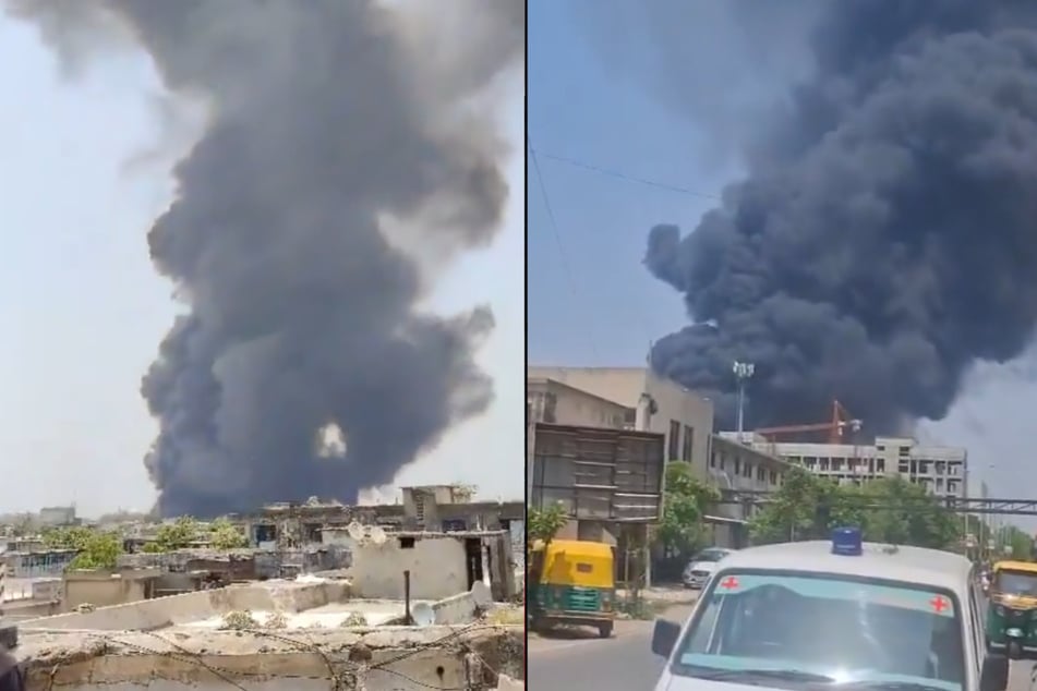 Über der indischen Stadt Ahmedabad stiegen nach dem Absturz einer Boeing schwarze Rauchwolken auf.
