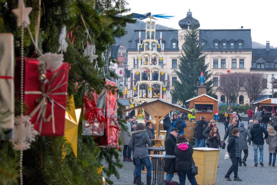 Am ersten Adventswochenende ist in Aue Weihnachtsmarkt-Zeit. (Archivbild)