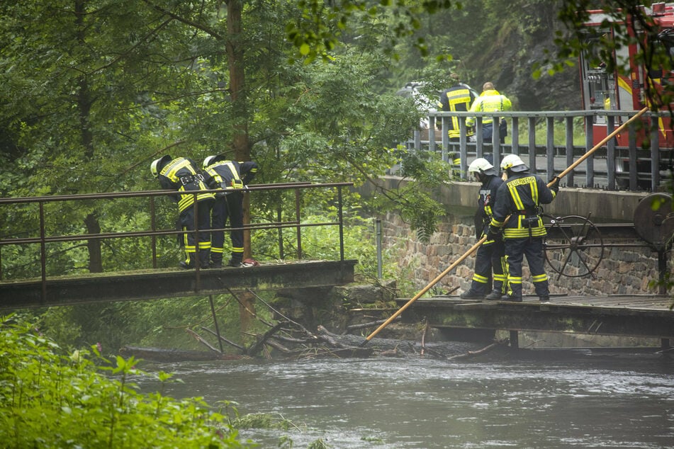 Im erzgebirgischen Steinbach wurde diese Woche ein Mann von einer Sturzflut mitgerissen. Die Suche nach ihm hielt auch am Sonntag an.