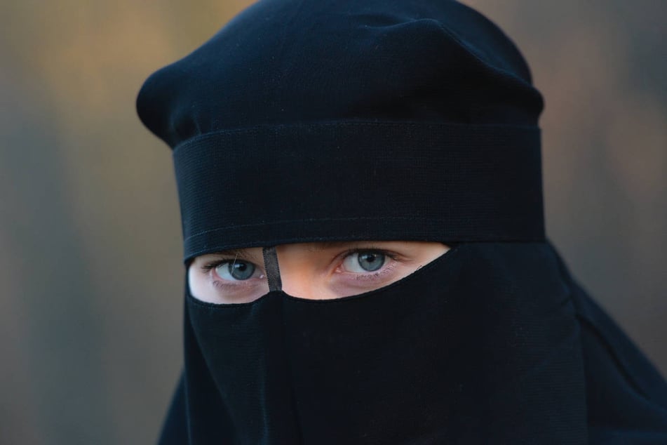 In Berlin zieht eine Muslimin vor Gericht, weil sie nicht verschleiert mit dem Auto fahren darf. (Symbolfoto)