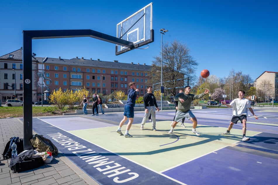 Bei schönem Wetter werden die Spielfelder rege genutzt.
