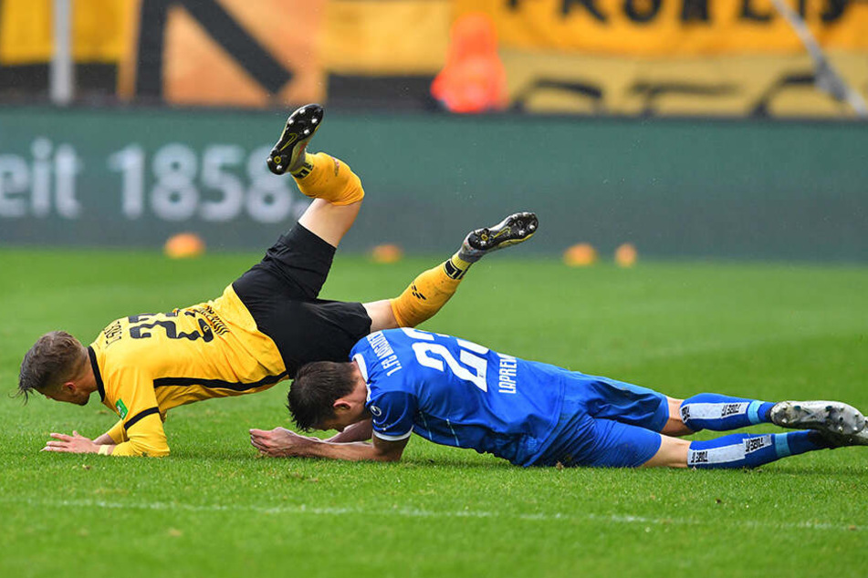 ... nachdem der zentrale FCM-Mittelfeldspieler den Ösi von hinten umgrätschte. Möschl hatte erst eine lange Leidenszeit hinter sich.