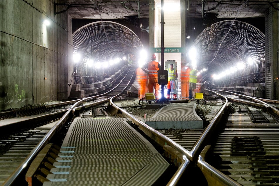 In Frankfurts Innenstadt werden am anstehenden Wochenende gleich mehrere S-Bahn-Linien stundenlang ausfallen. (Archivfoto)