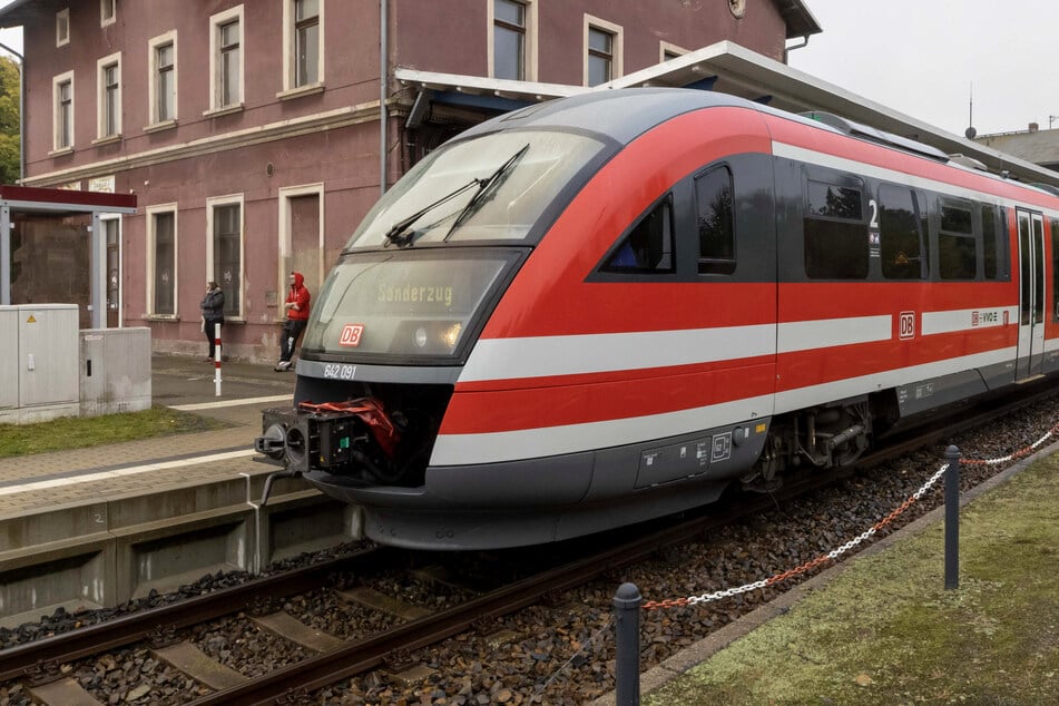 Fahrkartenkontrolle eskaliert: 17-Jähriger attackiert Zugbegleiter mit Pfefferspray