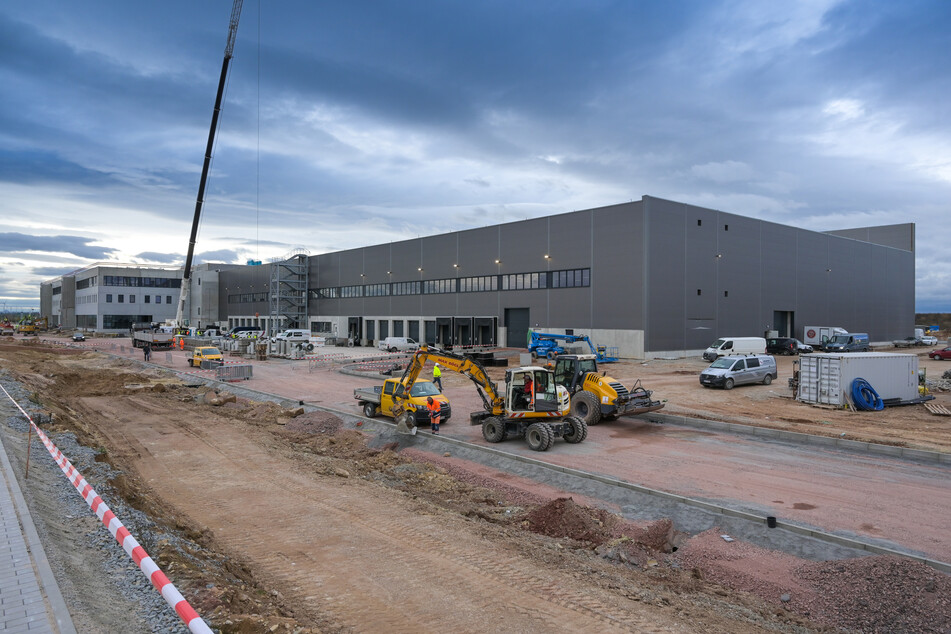 Der Bau des neuen Elektronik-Verteilzentrums von Avnet liegt im Zeitplan, sodass der Standort im Frühjahr 2025 komplett in Betrieb gehen soll.