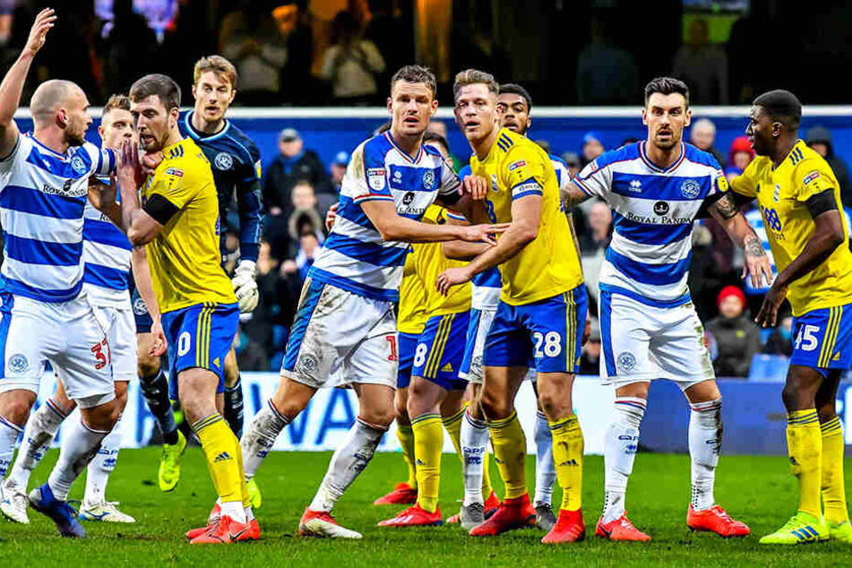 Das turbulente Spiel zwischen den Queens Park Rangers und Birmingham City fand mit den Gästen einen glücklichen Sieger. Auch der frühere Dresdner und Unioner Toni Leistner mischt mit (l.).