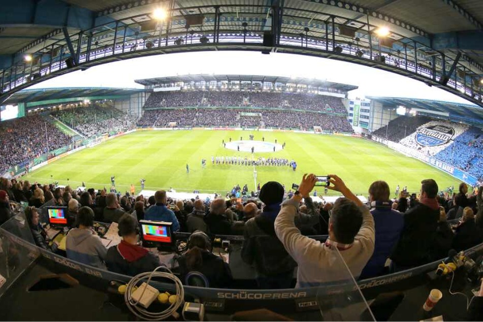 Auch in Zukunft wird das Stadion von Arminia Bielefeld SchücoArena heißen.
