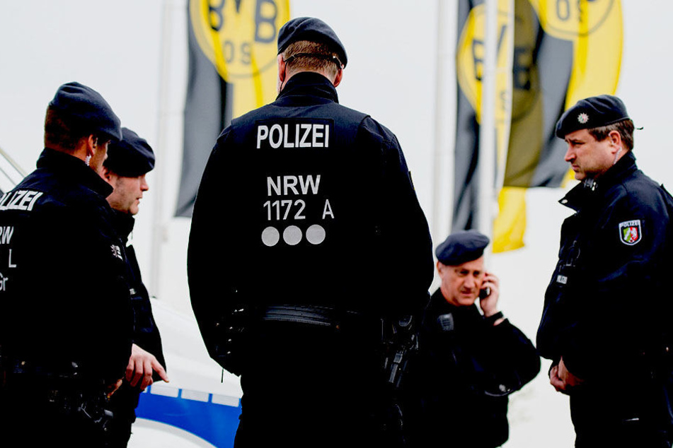Die Polizei geht von einem terroristischen Hintergrund aus.