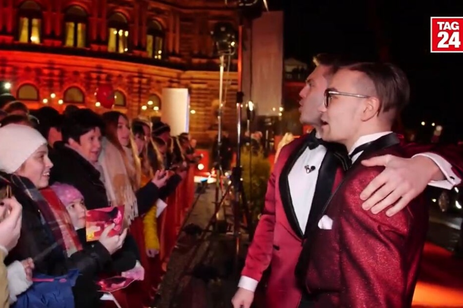 Experiment beim Opernball: So kommt man als Normalo auf den Roten Teppich!
