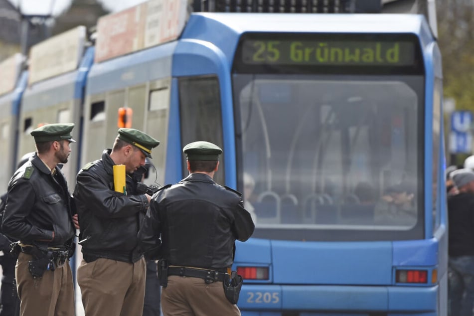 Eine Tram hat am Dienstagmorgen in München eine Seniorin erfasst. (Symbolbild)