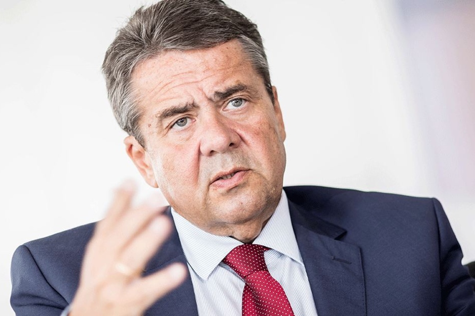 Außenminister Sigmar Gabriel (57) schaltet sich mit scharfer Kritik ein.