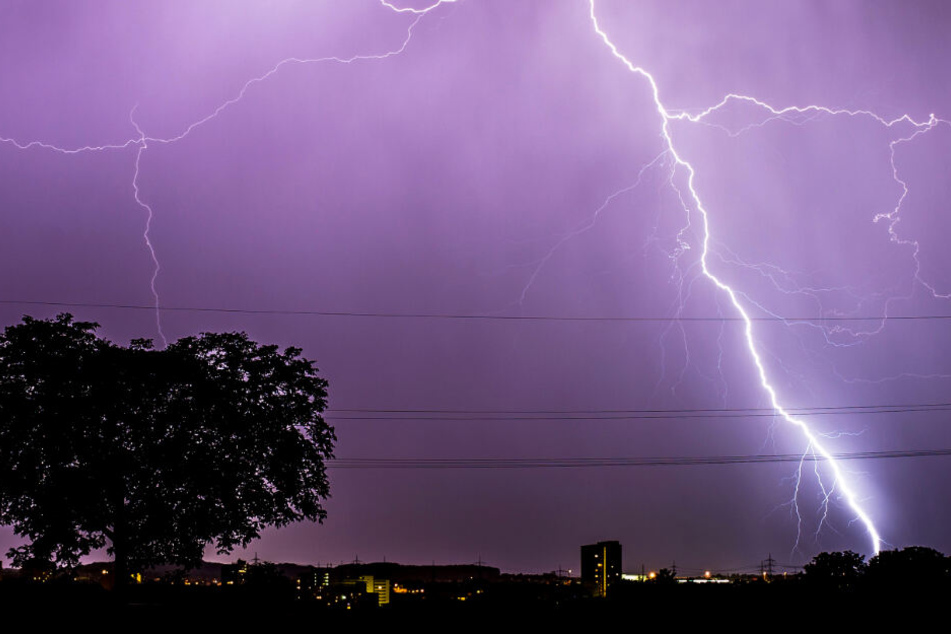 In einigen Regionen sind Gewitter und Hagelschauer möglich.