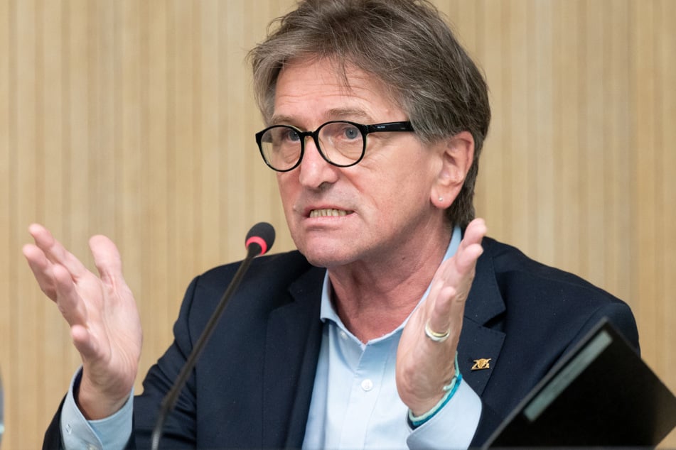 Baden-Württembergs Gesundheitsminister Manne Lucha (60, Grüne).