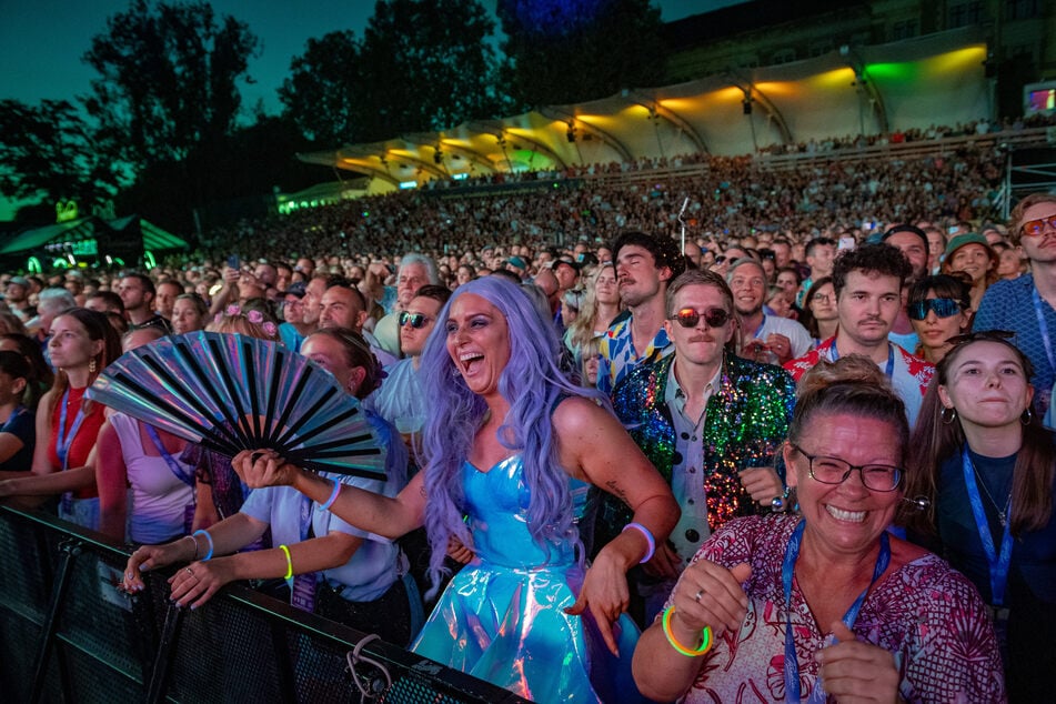 Das Publikum war zu recht begeistert von Purple Disco Machine.