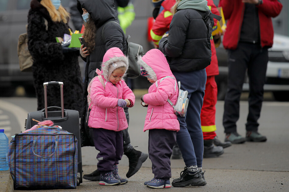 Unter den bislang aus der Ukraine nach Rumänien geflüchteten Menschen sind mehr als 18.000 Kinder und Jugendliche.