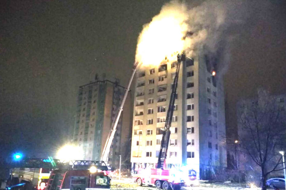 Unklar ist, ob die Toten durch Rauchgas erstickten oder durch die Explosion ums Leben kamen.