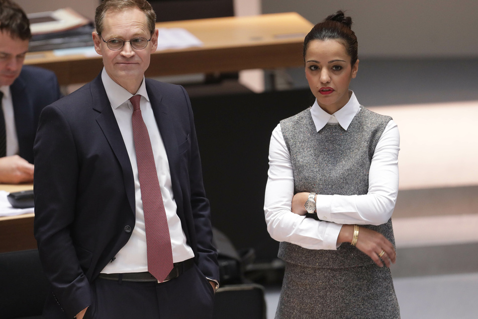 Michael Müller (55) hat sich in der SPD-Befragung für die Bundestagskandidatur gegen Sawsan Chebli (42) durchgesetzt.