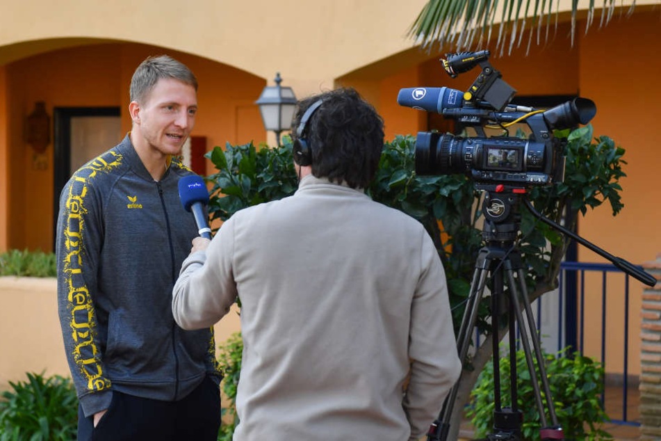 Marco Hartmann ist als Kapitän der Dynamos immer ein gefragter Gesprächspartner.