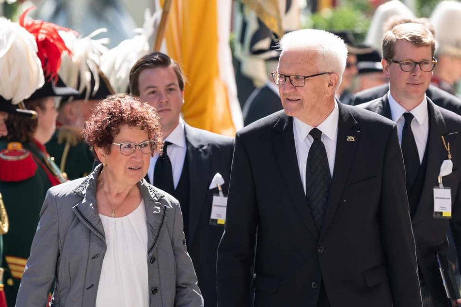 Ministerpräsident Winfried Kretschmann (74, Grüne) und seine Frau Gerlinde (75) vor Beginn der Trauerfeier.