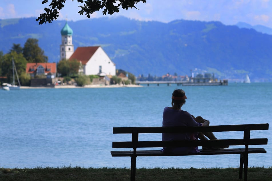 Sommer, Sonne, Entspannung – in weiten Teilen Bayerns bleibt es in den nächsten Tagen warm bis heiß. (Symbolbild)