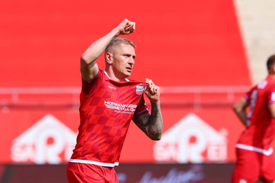 Marc-Philipp Zimmermann schoss die Schwäne spät zum Sieg.