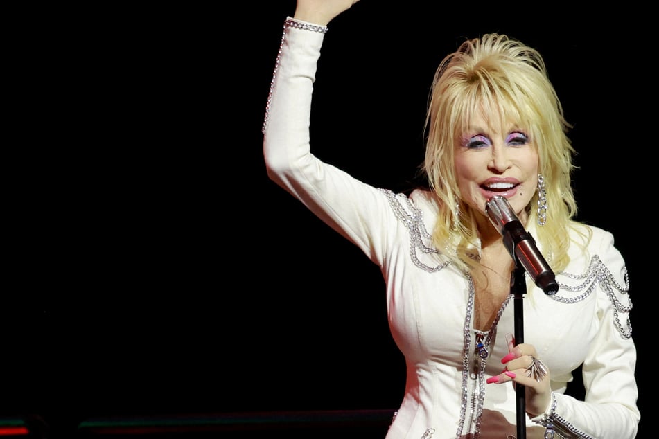 Dolly Parton's sister asks for prayers as singer battles mystery health issues