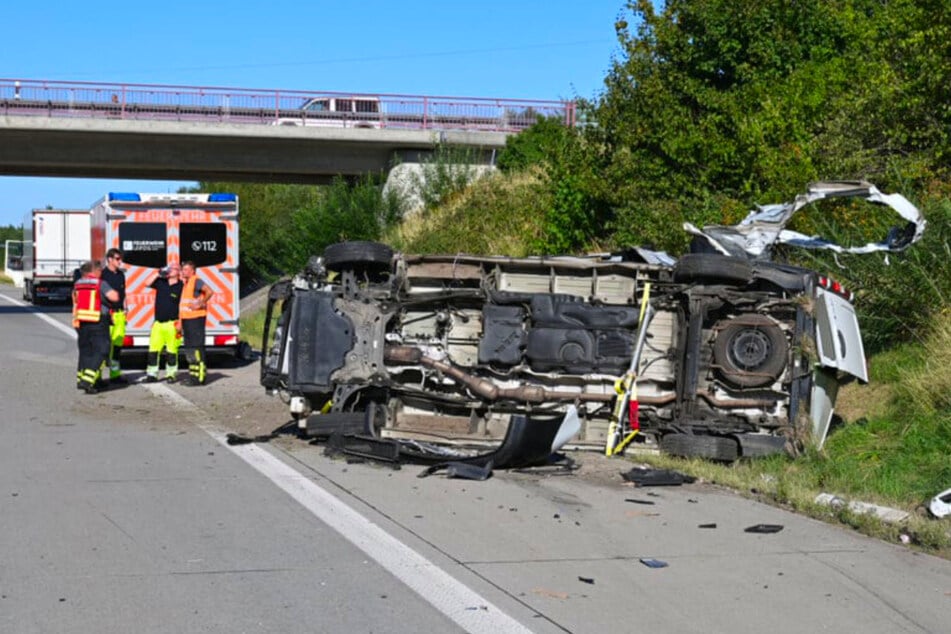 Unfall A38: Transporter-Fahrer stirbt bei schwerem Unfall auf A38 bei Leipzig