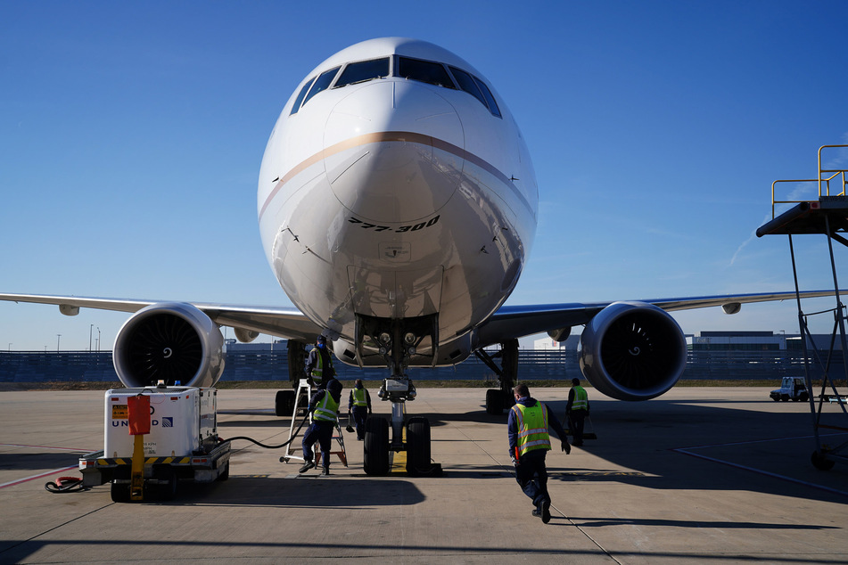 Weil sie keine Corona-Impfung wollen: Airline schmeißt Hunderte Mitarbeiter raus!
