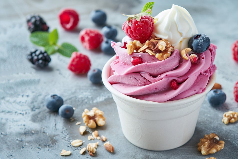 Rezept des Tages: Frozen Yogurt mit frischen Früchten und Nüssen