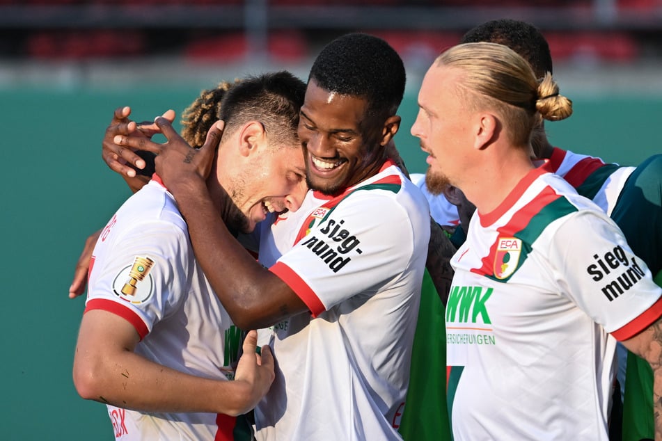Der FC Augsburg legt zum 2:0 nach.