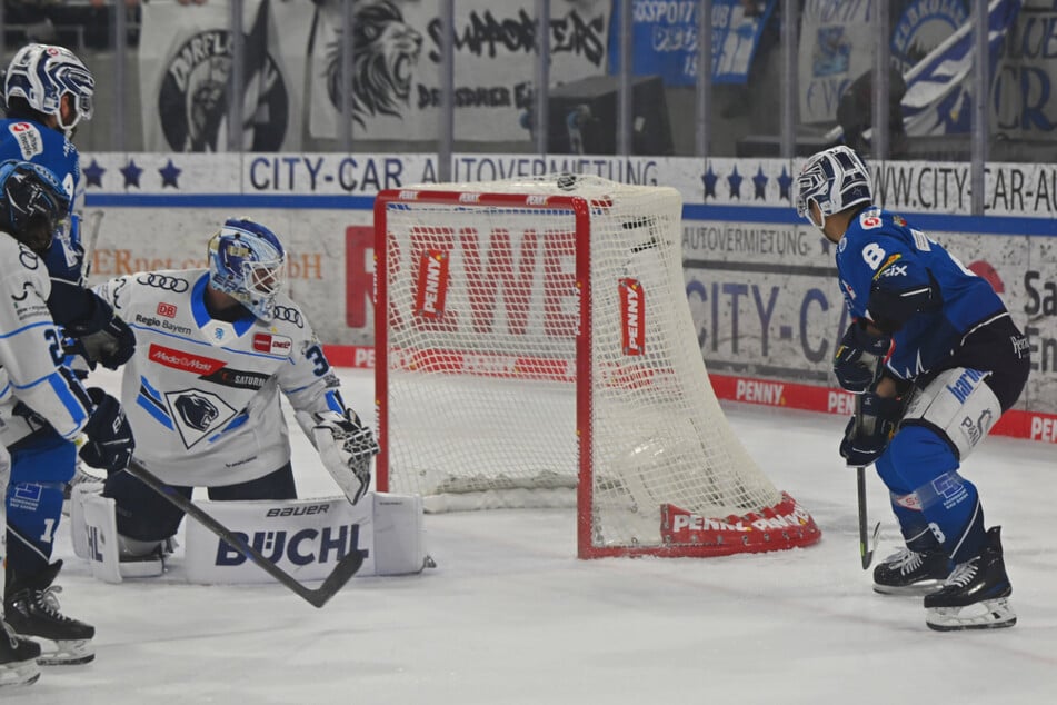 Austin Ortega (l.) stand perfekt frei, als er den Pass bekam und lenkte die Scheibe zum 2:1 ins Gästetor.
