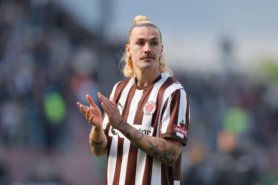 Welche Rolle Jackson Irvine (33) zukünftig beim FC St. Pauli einnehmen wird, liege laut Bornemann bei Trainer Marcel Rapp (47).