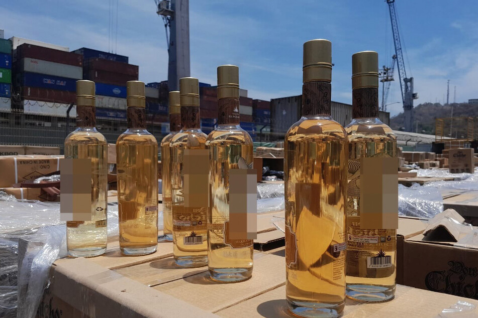 Im mexikanischen Manzanillo haben Ermittler 8,6 Tonnen Methamphetamin beschlagnahmt. Das Rauschgift war in 11.520 Tequila-Flaschen versteckt.