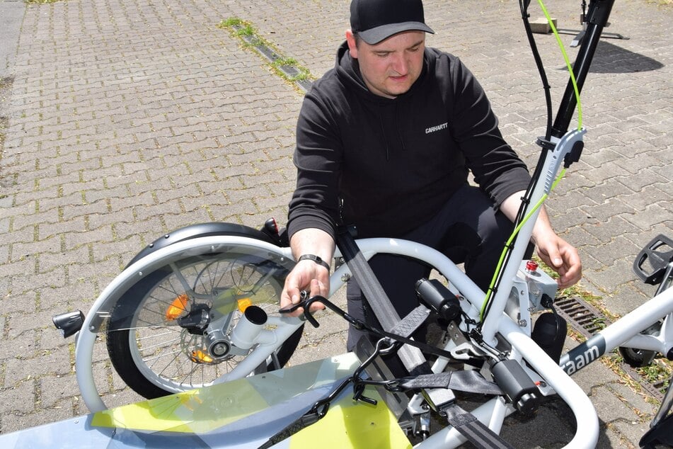 Der niedrige Schwerpunkt und mitlenkende Vorderräder sorgen für eine stabile Fahrt.