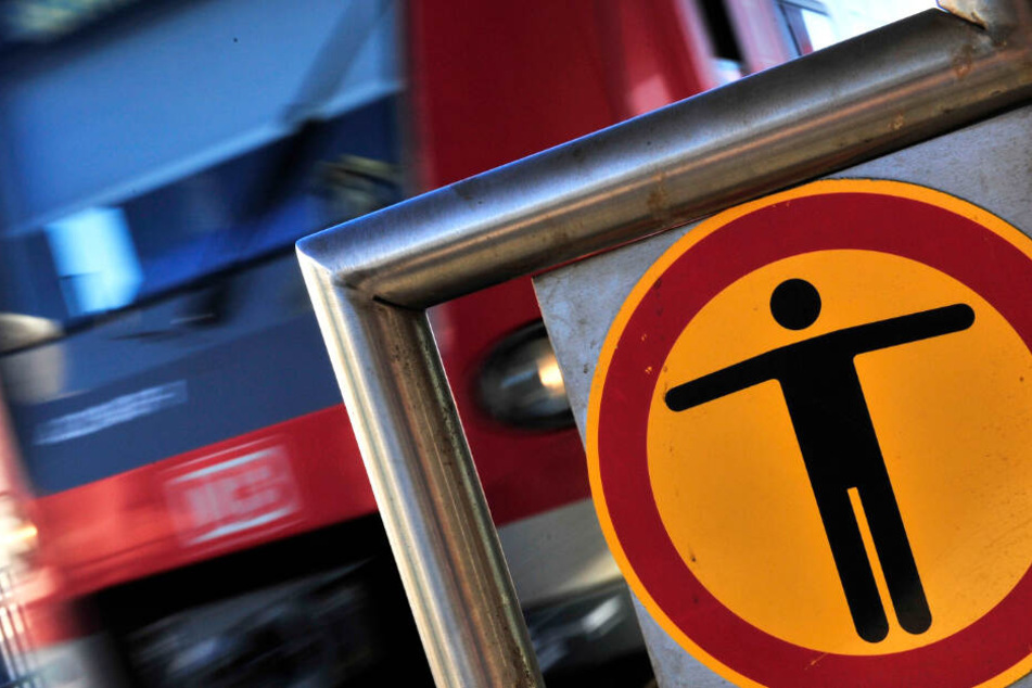 Offenbar kam es im S-Bahn-Tunnel von Frankfurt zu einem Unfall (Symbolbild).