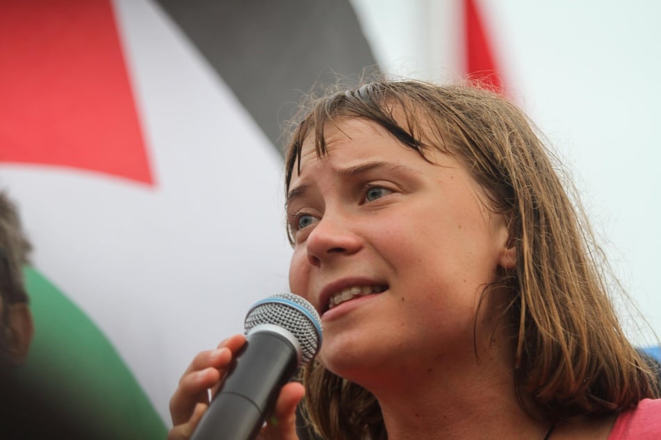 Greta Thunberg (22) werde unter schrecklichen Bedingungen in Israel festgehalten.