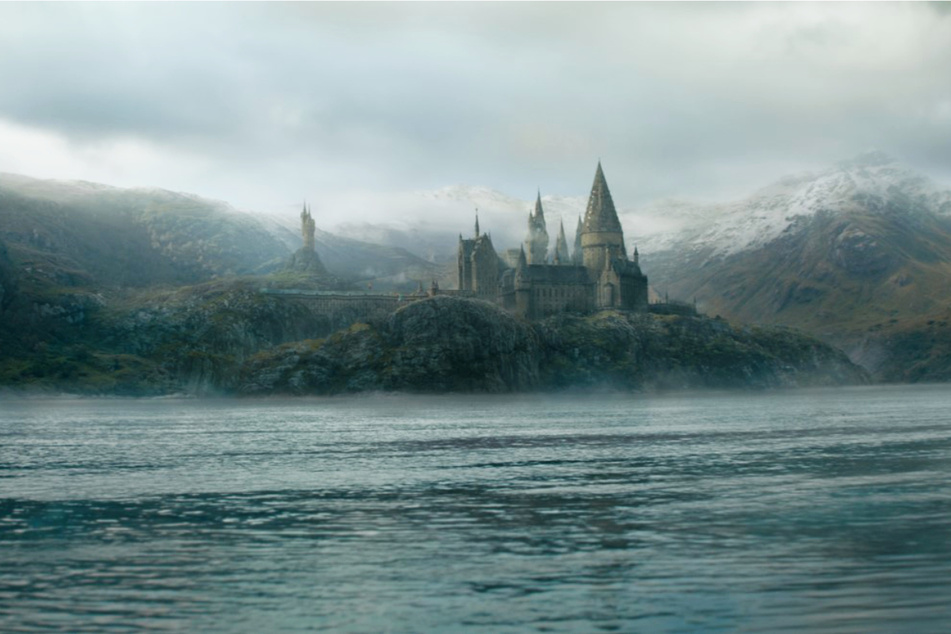 In "Dumbledores Geheimnisse" geht es auch nach Hogwarts zurück. Dort gibt es einige atmosphärische Augenblicke, die das alte "Harry Potter"-Feeling heraufbeschwören.