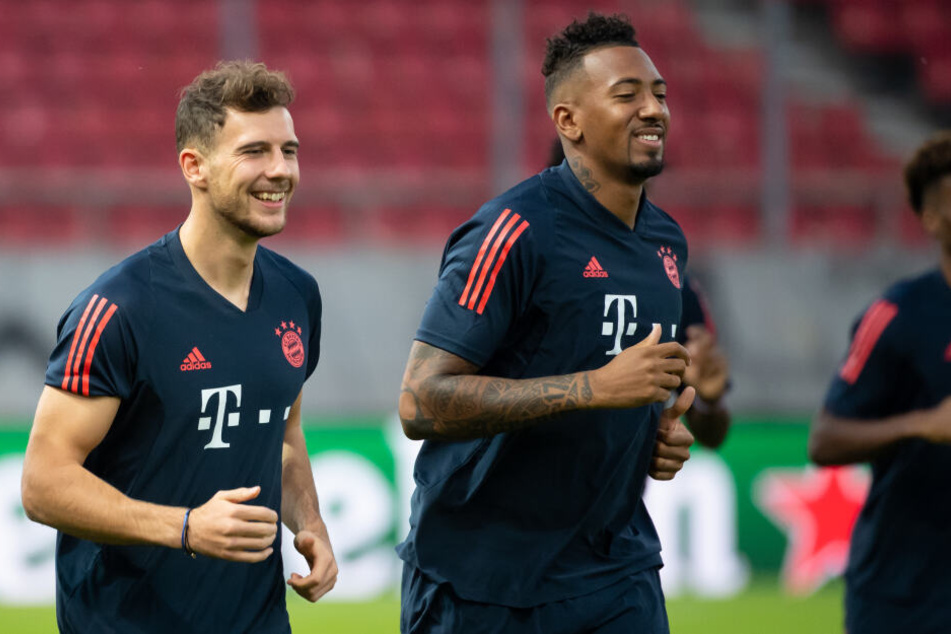 Leon Goretzka (l) und Jerome Boateng vom FC Bayern München haben sich mittlerweile wieder vertragen.