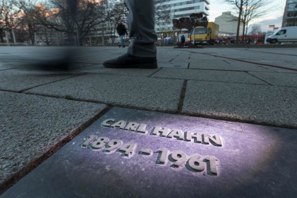 Die umstrittene Gedenkplatte für Carl Hahn wird wieder entfernt.