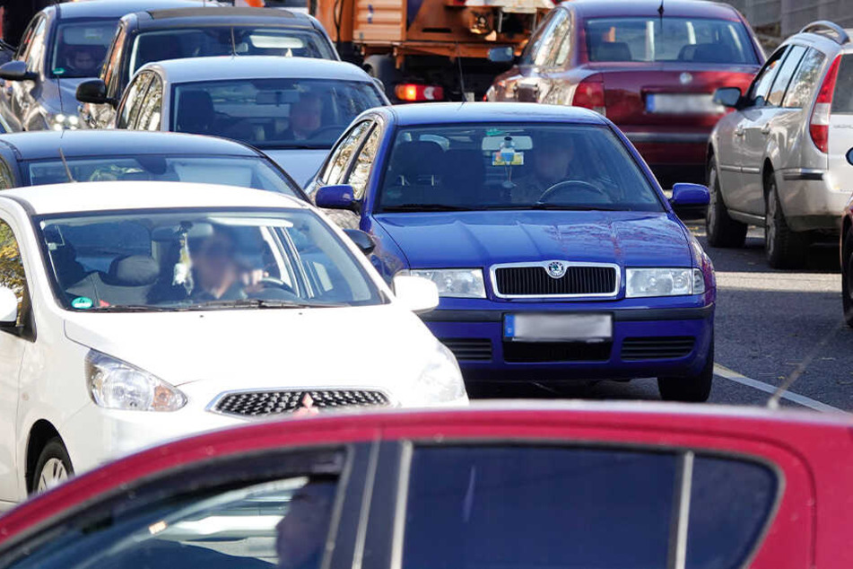 Die Woche startete für viele Autofahrer in Chemnitz mit Stau.