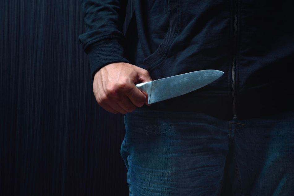In Wuppertal wurde ein Jugendlicher überfallen und mit einem Messer verletzt (Symbolbild).
