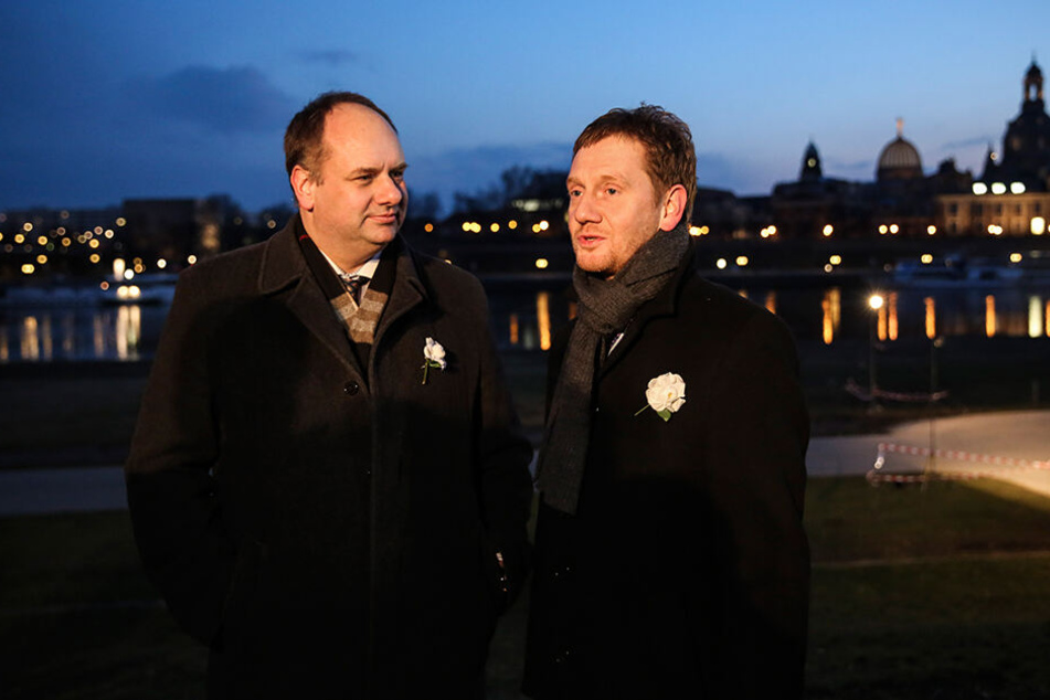 OB Dirk Hilbert (47, FDP) und Ministerpräsident Michael Kretschmer (43, CDU) im letzten Jahr in der Menschenkette.