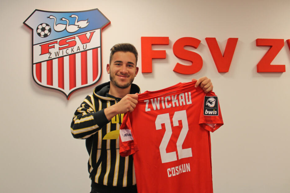 Fußball-Drittligist FSV Zwickau hat mit Ex-Dynamo Can Coskun seinen ersten Winterneuzugang verpflichtet.