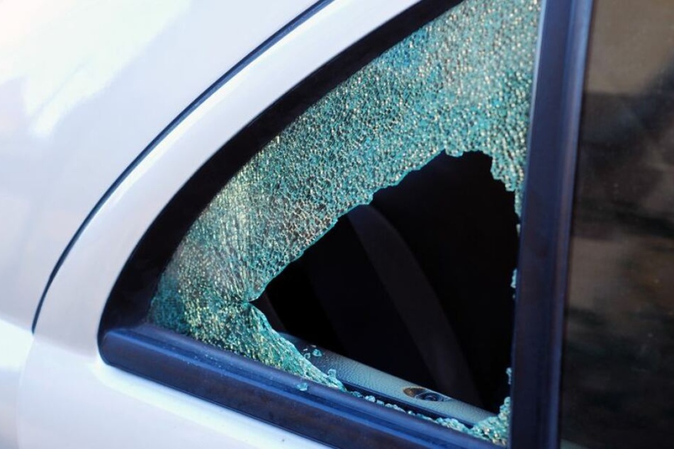 In Chemnitz wurden an mehreren Autos die Seitenscheiben eingeschlagen. (Symbolbild)