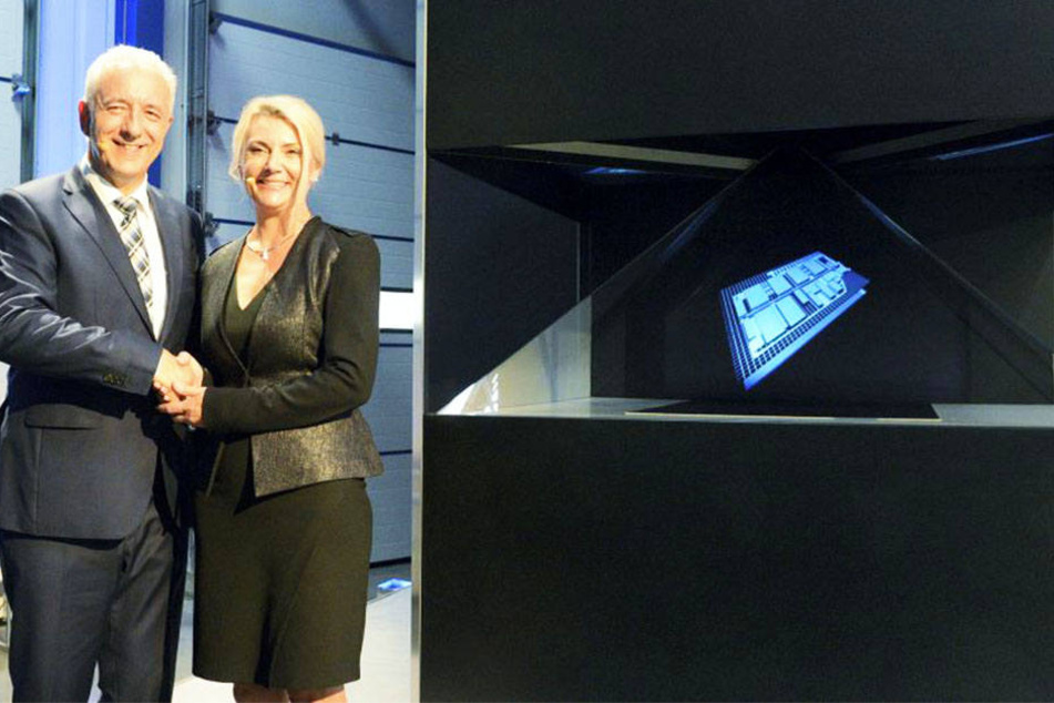 Der damalige Ministerpräsident Stanislaw Tillich (CDU) und Philip Morris-Chefin Stacey Kennedy waren vor einem Jahr noch in Feierlaune. Doch die Bauvorbereitungen wurden gestoppt.