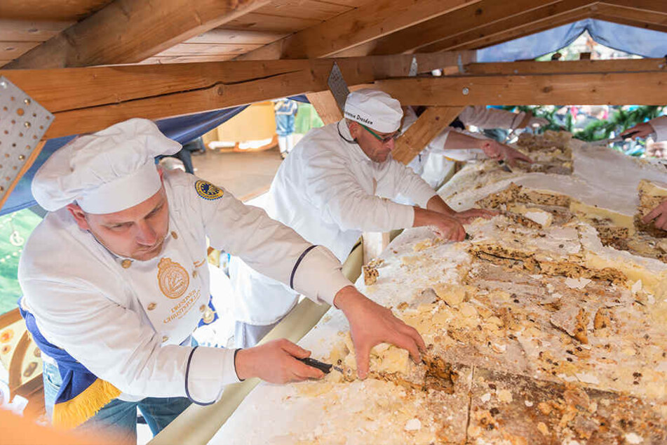 Stück für Stück wurde der Riesenstollen zerlegt und verkauft.
